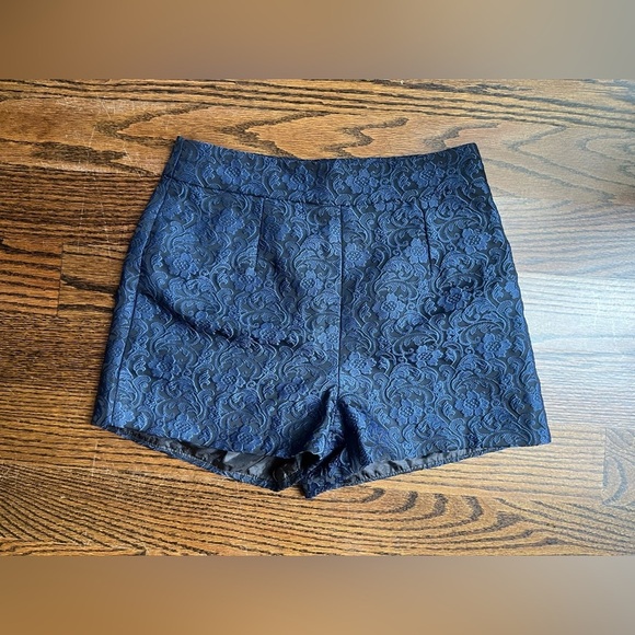 Andree women textured floral print shorts size S navy NWOT - Picture 1 of 7